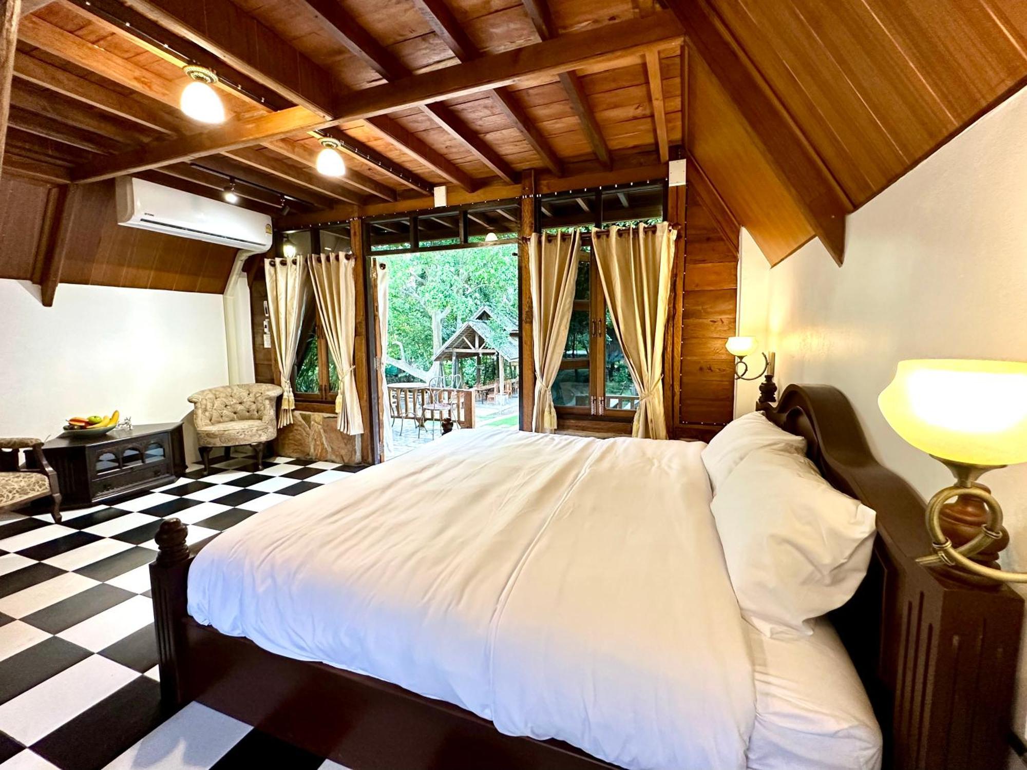 Ban Kaew Mo Ra Glamping & Restaurant Hotel Pang Mapha Exterior photo