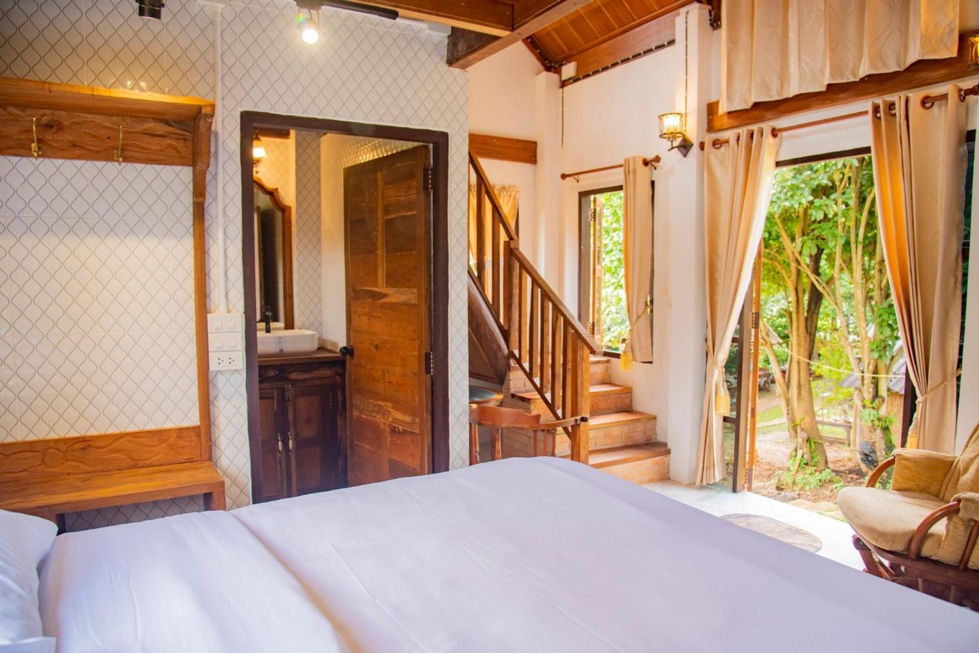 Ban Kaew Mo Ra Glamping & Restaurant Hotel Pang Mapha Exterior photo