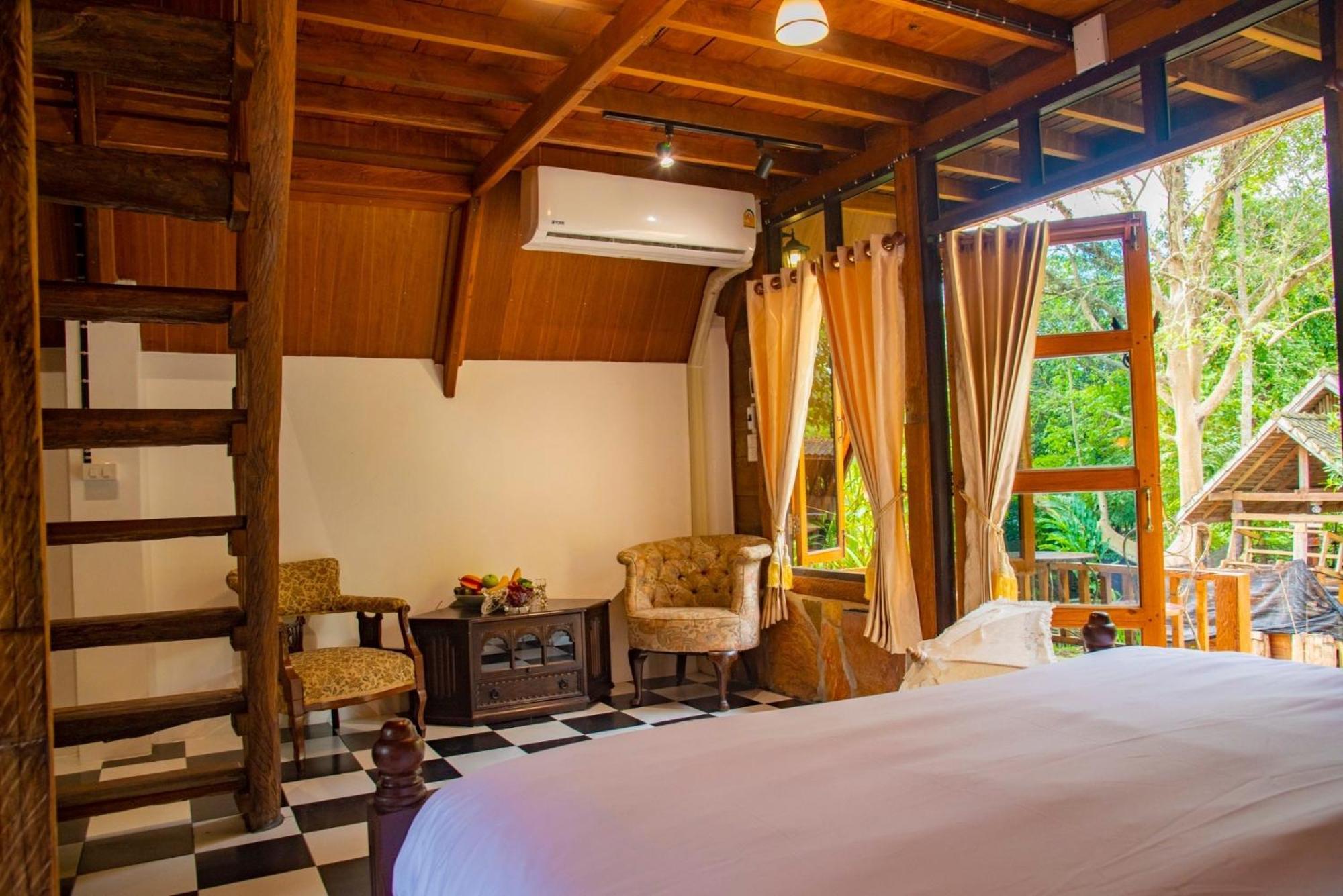 Ban Kaew Mo Ra Glamping & Restaurant Hotel Pang Mapha Exterior photo