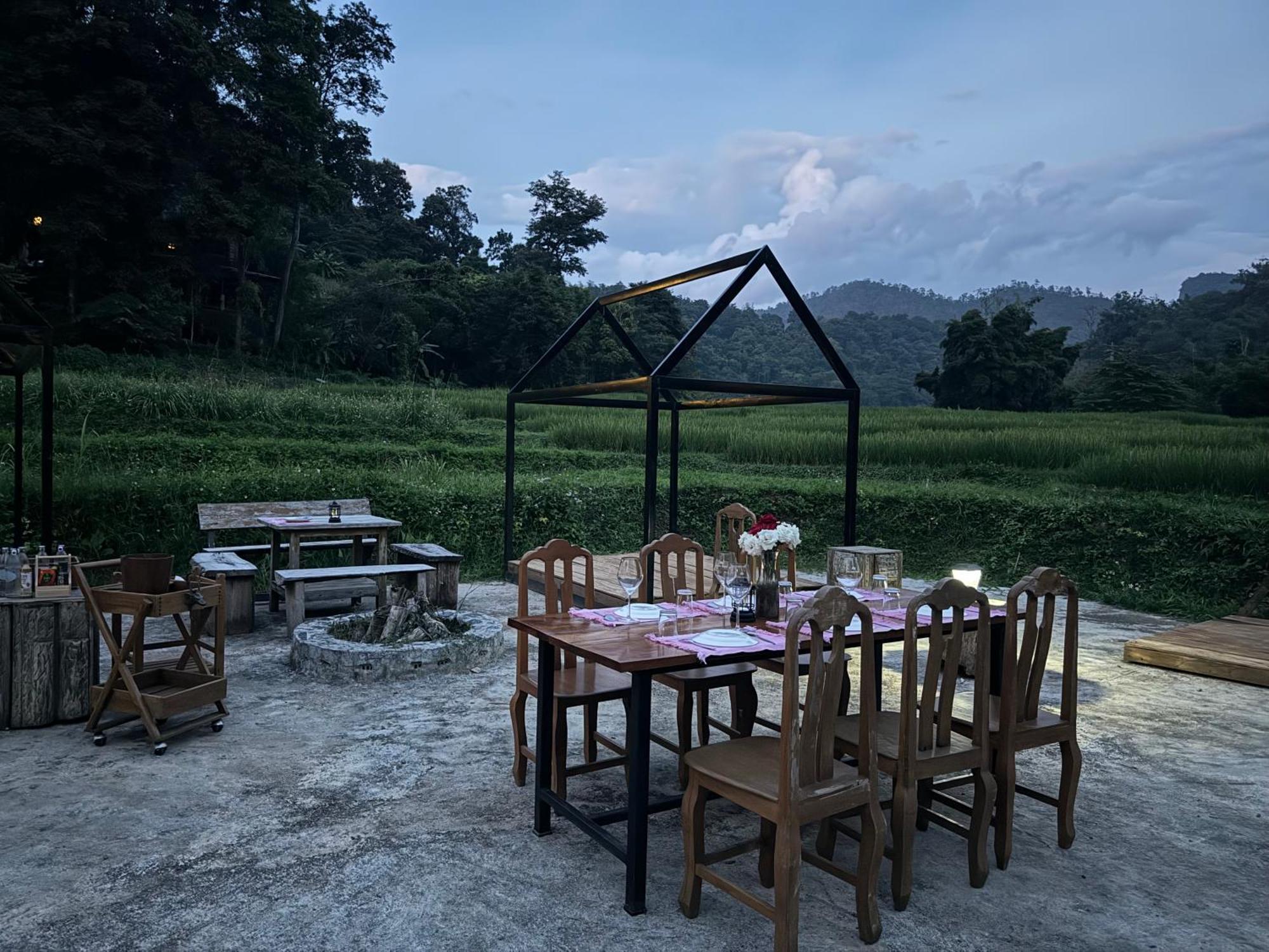 Ban Kaew Mo Ra Glamping & Restaurant Hotel Pang Mapha Exterior photo