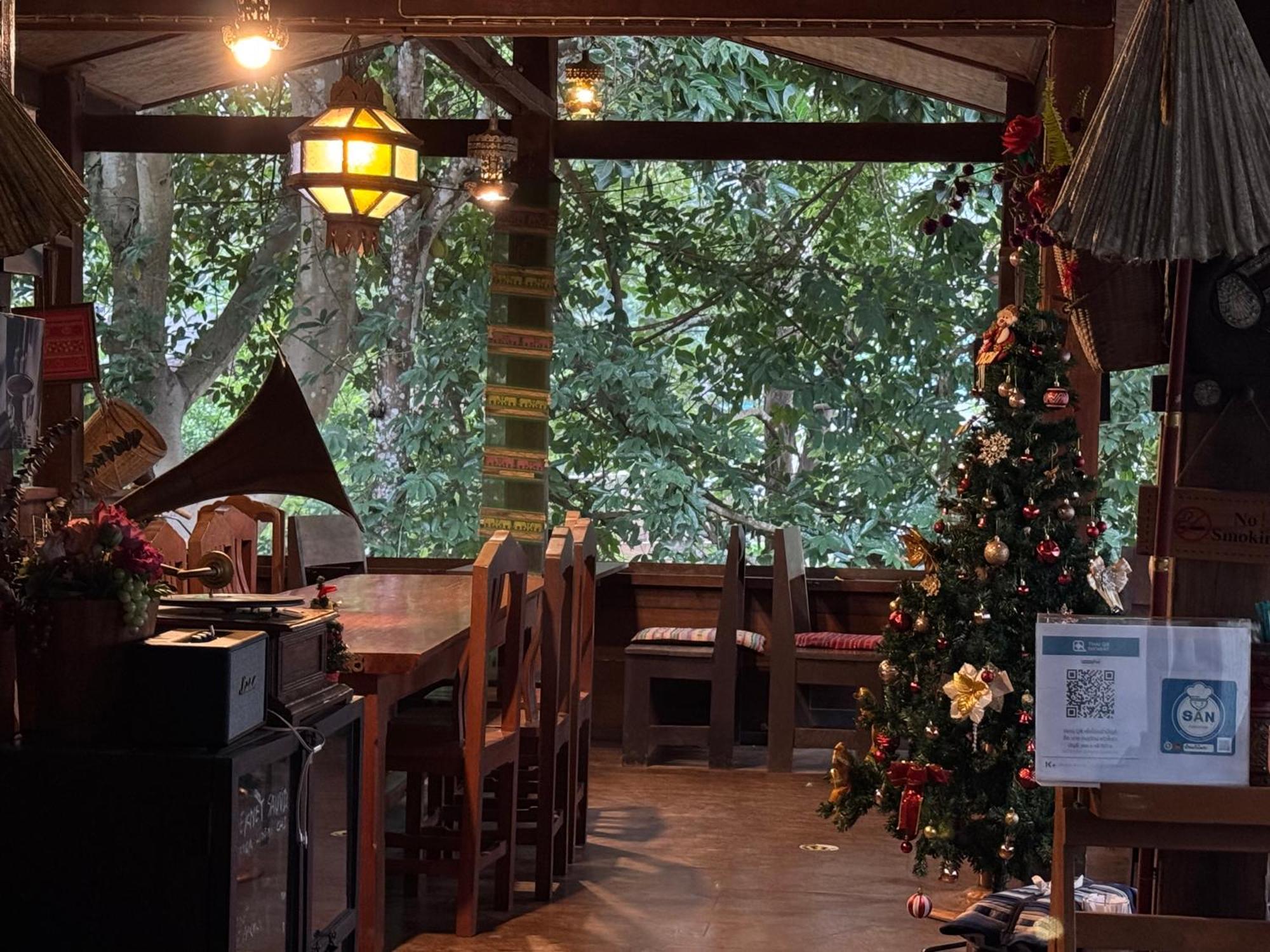 Ban Kaew Mo Ra Glamping & Restaurant Hotel Pang Mapha Exterior photo