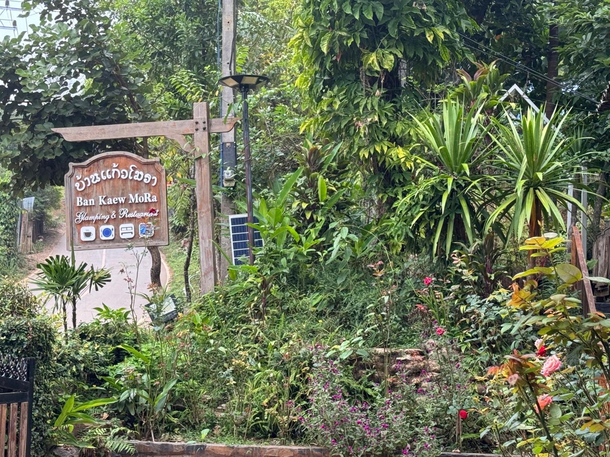 Ban Kaew Mo Ra Glamping & Restaurant Hotel Pang Mapha Exterior photo