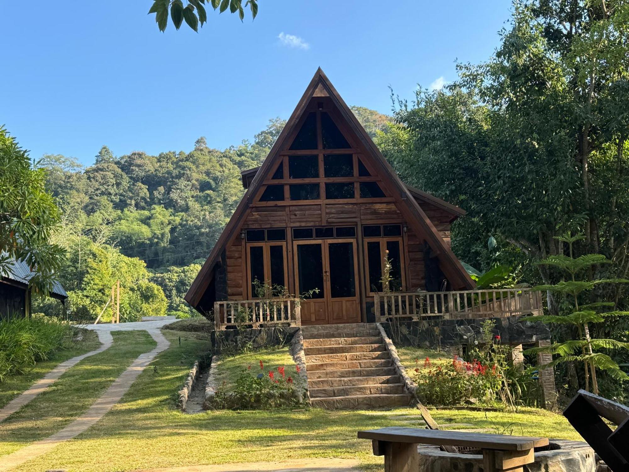 Ban Kaew Mo Ra Glamping & Restaurant Hotel Pang Mapha Exterior photo