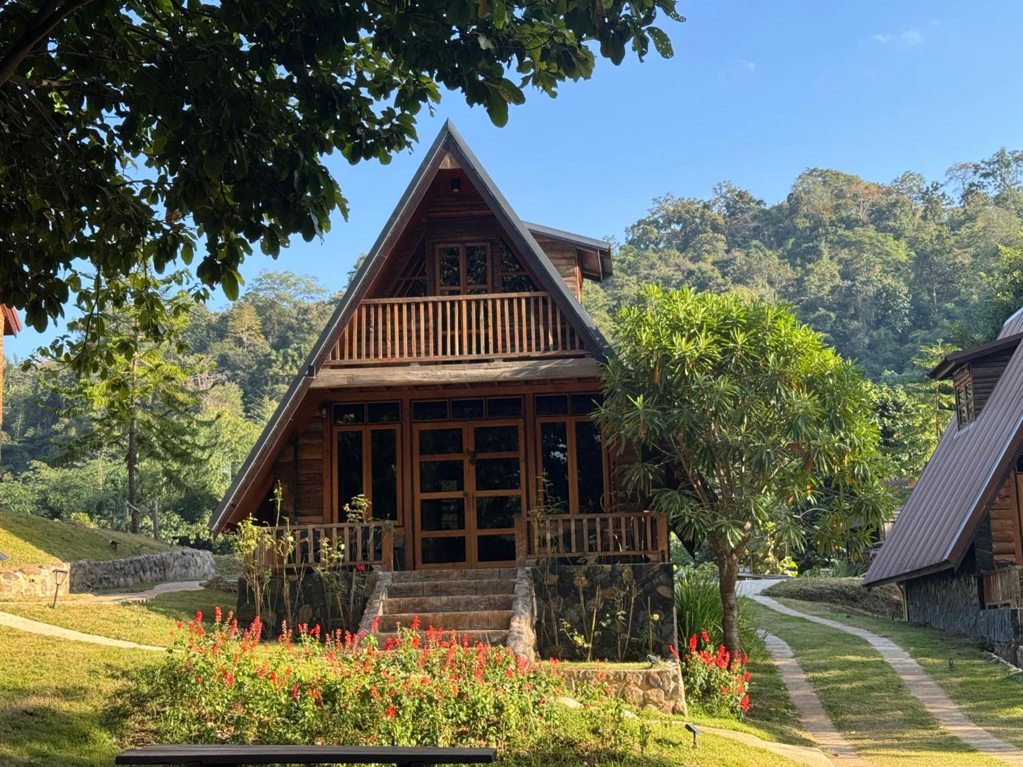 Ban Kaew Mo Ra Glamping & Restaurant Hotel Pang Mapha Exterior photo