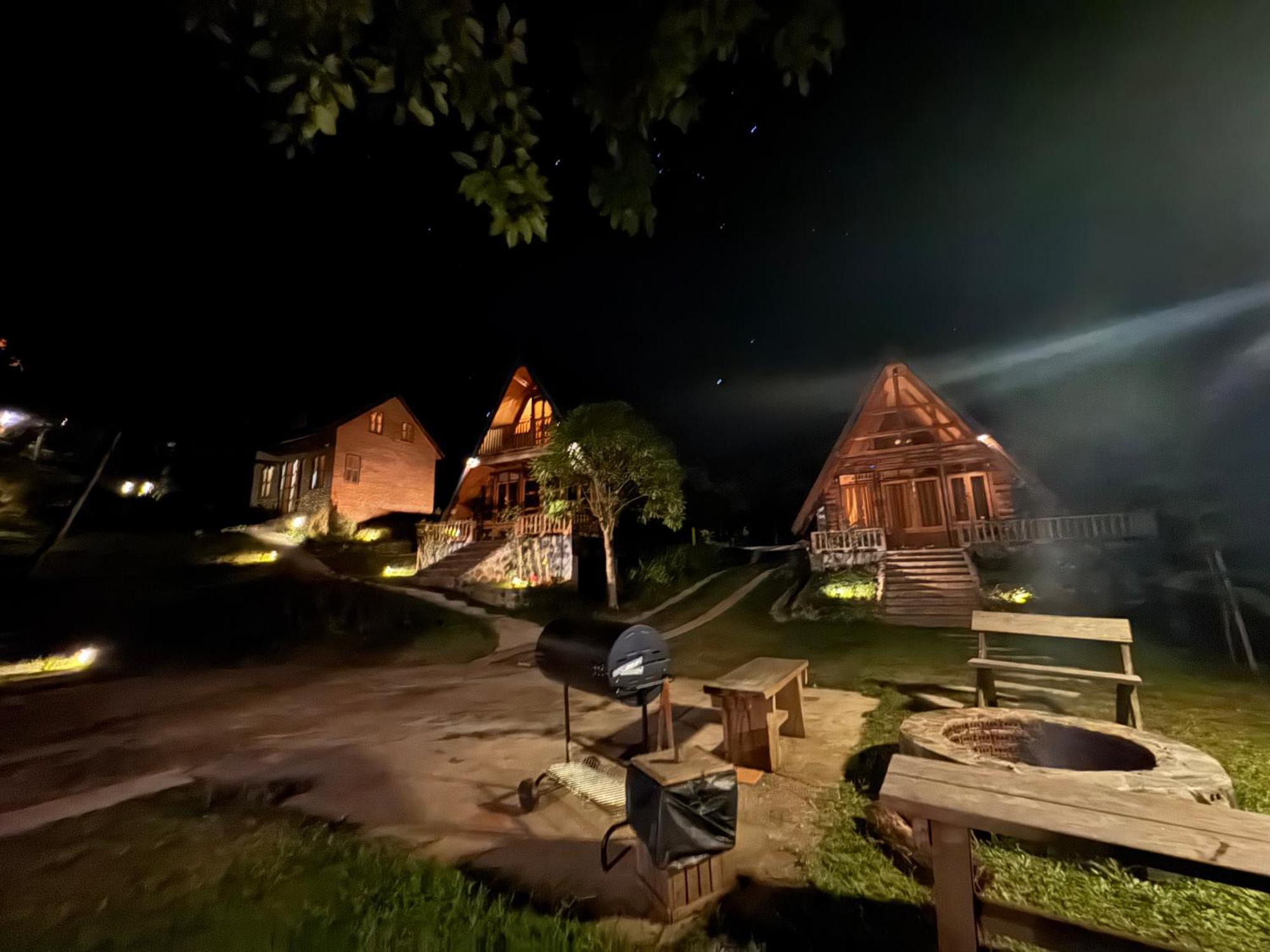 Ban Kaew Mo Ra Glamping & Restaurant Hotel Pang Mapha Exterior photo